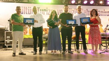 KARAKÖPRÜ’DE AÇIK HAVA MÜZİK DİNLETİSİ SANATSEVERLERİ BULUŞTURDU!