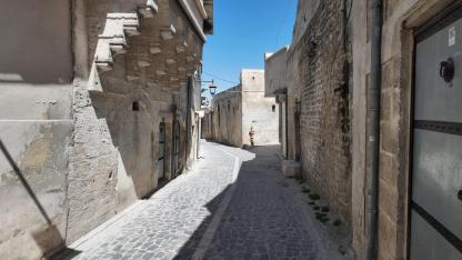 ŞANLIURFA’NIN TARİHİ SOKAKLARI ŞİMDİ DAHA DA AYDINLIK OLACAK!