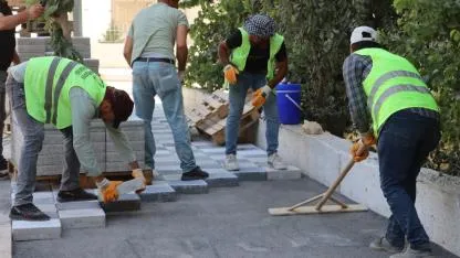 KARAKÖPRÜ'DE YOL VE KALDIRIM ATAĞI SÜRÜYOR
