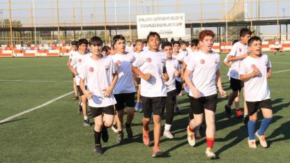 ŞANLIURFA BÜYÜKŞEHİR BELEDİYESİ BİNLERCE ÇOCUĞU FUTBOLLA BULUŞTURUYOR!