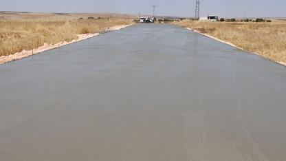 ÜÇ İLÇEYİ BİRBİRİNE BAĞLAYAN 17 KİLOMETRELİK GÜZERGÂHTA BETON YOL ÇALIŞMALARI SÜRÜYOR!